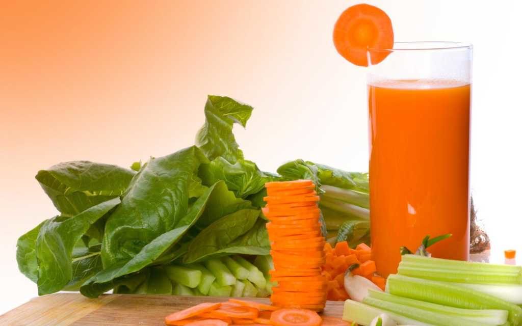 succo-di-frutta-fresca-carote-verdura-crescita-spirituale